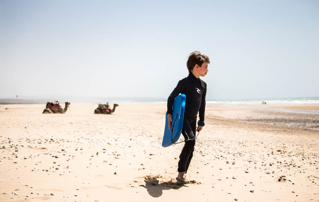 surf à sidi kaouki lors d'un séjour à essaouira en famille